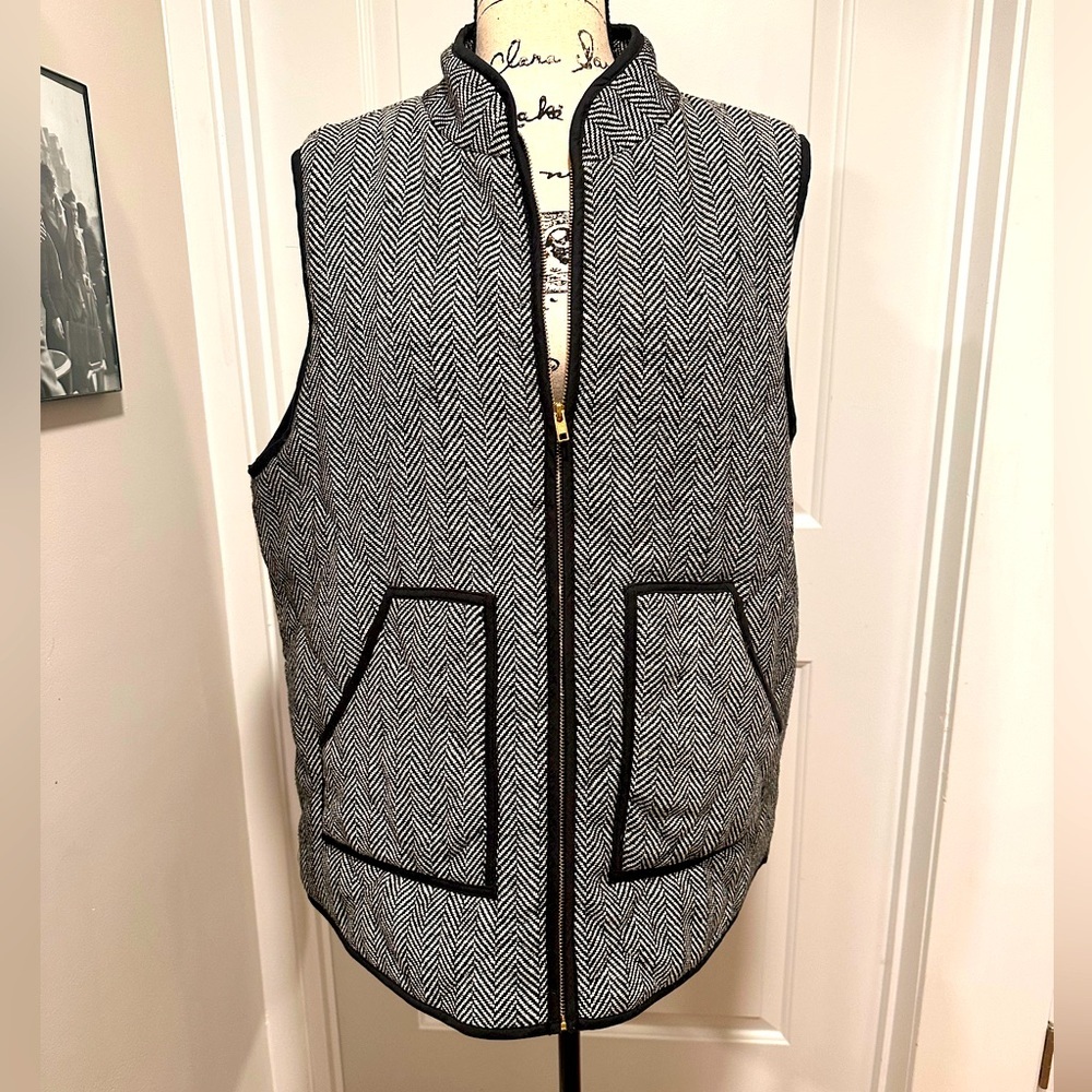 2XL Women’s Black and White Vest